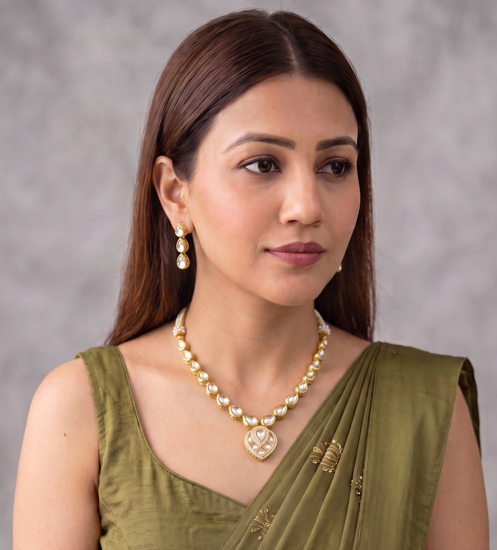 Noor Kundan Heart Necklace Set